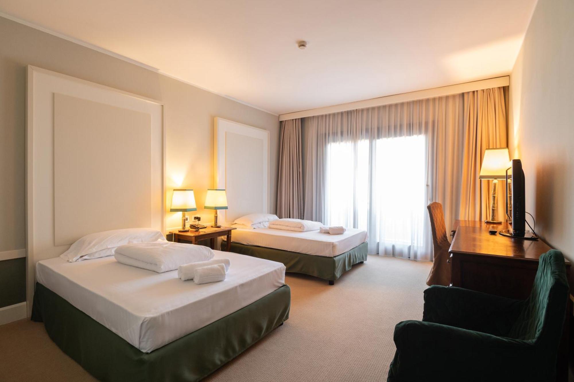 Blue Dream Hotel モンセーリチェ エクステリア 写真